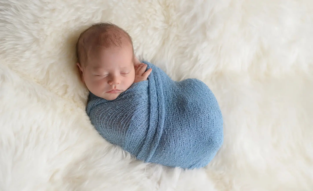 pourquoi-bebe-pleure-moins-emmaillote